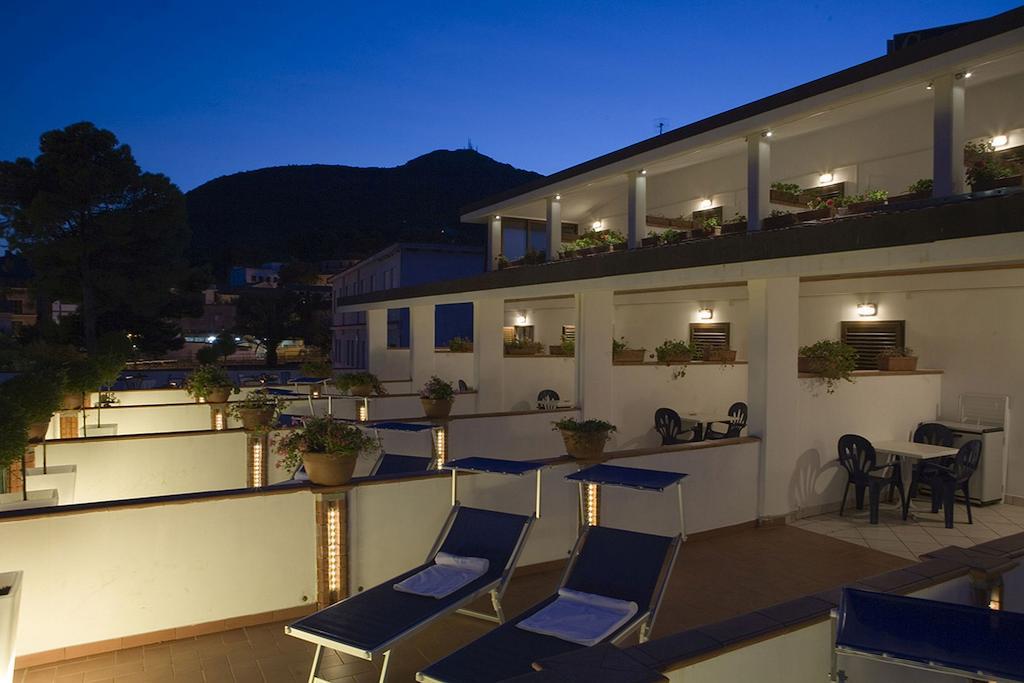 Hotel Ristorante Cavaliere Scario Exterior foto