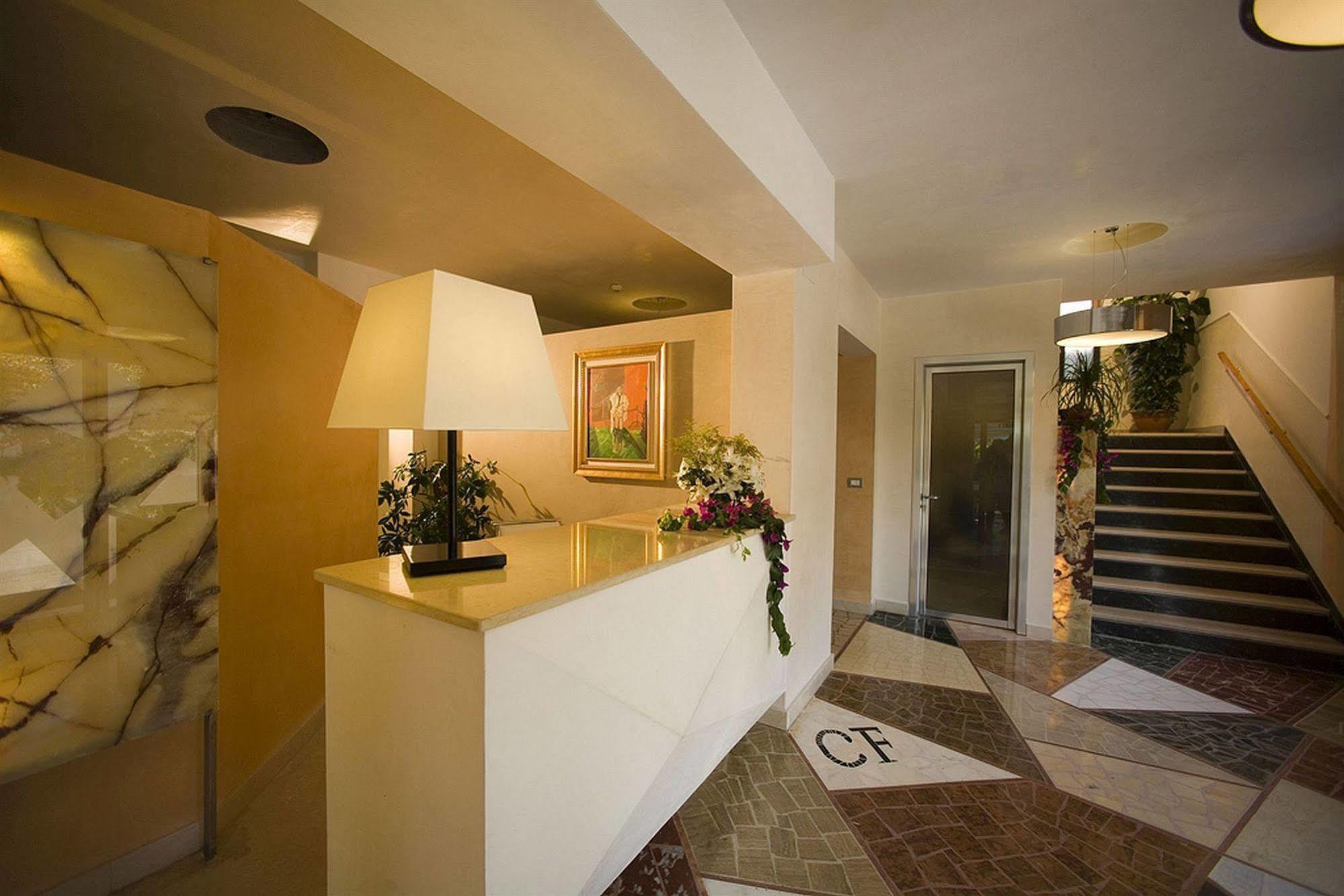 Hotel Ristorante Cavaliere Scario Exterior foto