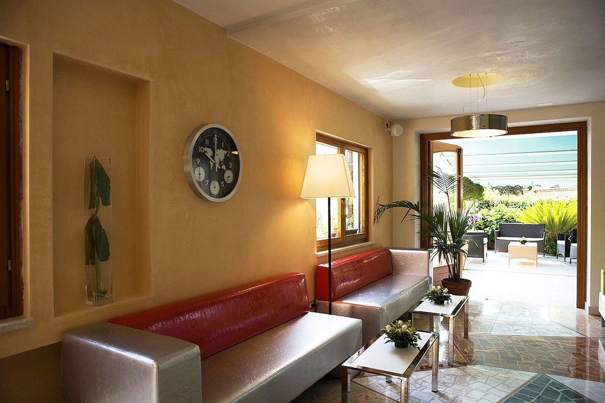 Hotel Ristorante Cavaliere Scario Exterior foto